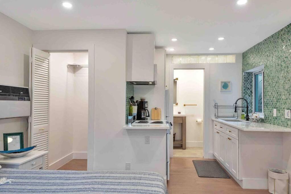 Charming Studio W Pool One Mile To Beach Pets Welcome レイク・ワース エクステリア 写真