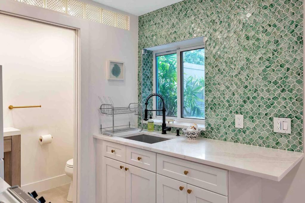 Charming Studio W Pool One Mile To Beach Pets Welcome レイク・ワース エクステリア 写真