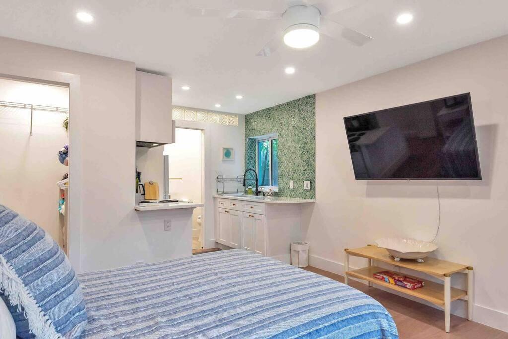 Charming Studio W Pool One Mile To Beach Pets Welcome レイク・ワース エクステリア 写真